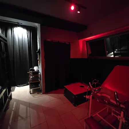 Kinky Aparts Bdsm Glamour